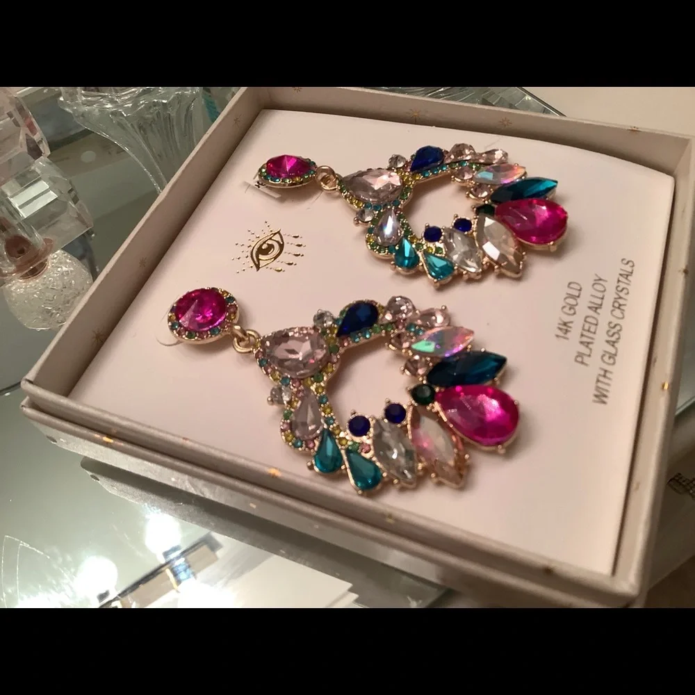Beautiful eye candy crystal earrings beautiful colors! - Picture 2 of 3